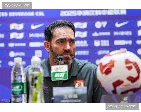 前锋灵巧突破引领逆转，苏亚雷斯式表现助球队取胜