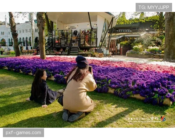 哥本哈根公园春季花卉展绽放,市民共赏自然之美 哥本哈根公园春季花卉展绽放,市民共赏自然之美