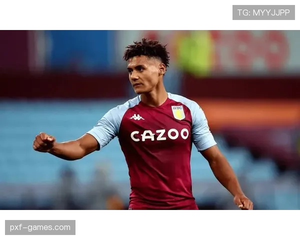 桑德兰新赛季揭幕战亮相,球员身着经典条纹球衣彰显球队精神 桑德兰新赛季揭幕战亮相,球员身着经典条纹球衣彰显球队精神