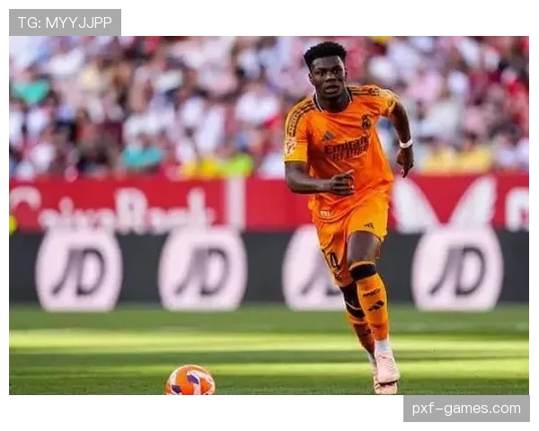 楚阿梅尼表现稳健,渐成皇马中场新星 楚阿梅尼表现稳健,渐成皇马中场新星