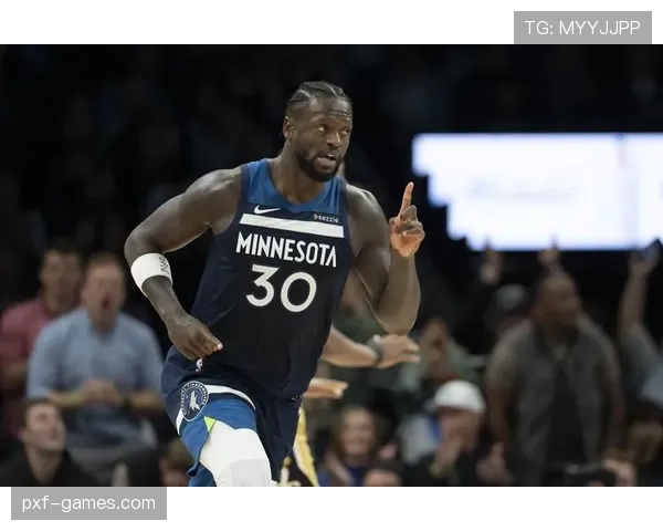 朱利叶斯·兰德尔无球跑动提升威胁，拉开队内进攻空间明显增强