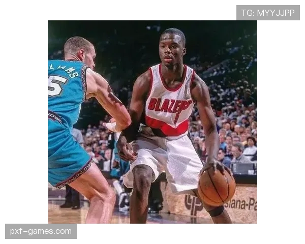 本·华莱士防守篮板数据显著超越同期内线对手，提升活塞内线防守强度